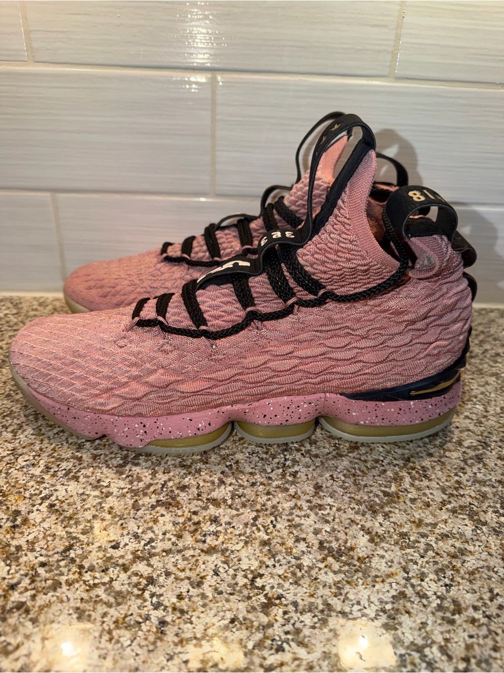 Nike LeBron 15 Hollywood Rust Pink Gold Black Sneaker 897650-600